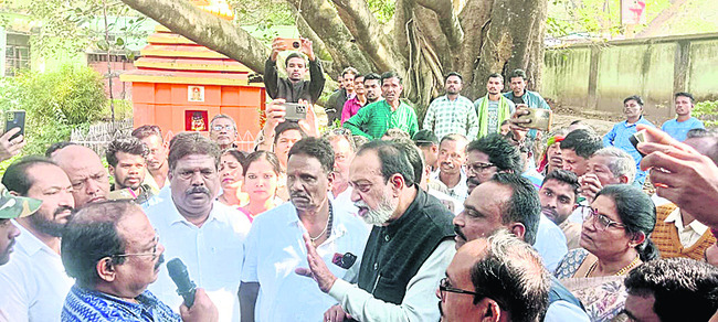 తక్షణమే ధాన్యం కొనుగోలు చేయాలి 1