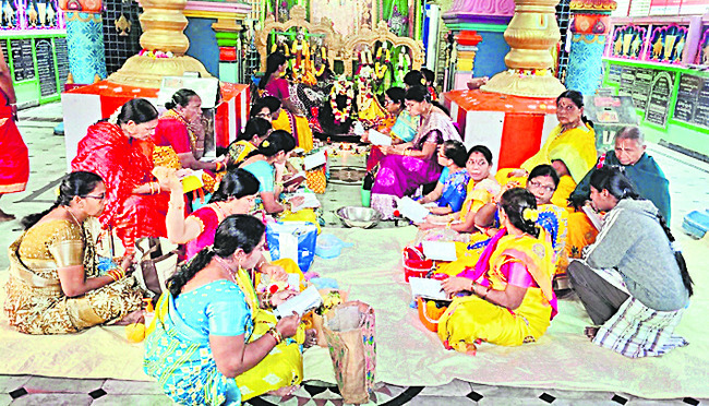 భక్తి శ్రద్ధలతో ధనుర్మాస పూజలు 2