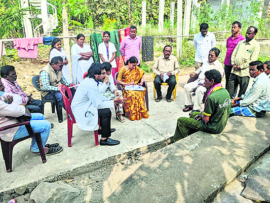 ఆస్పత్రిలో ఏం జరుగుతోంది: డీసీహెచ్‌ 1