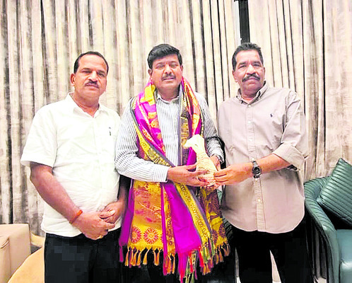 అడిషనల్‌ కలెక్టర్‌ లింగ్యానాయక్‌ బదిలీ 1