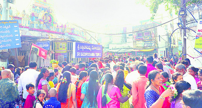 ఎములాడలో భక్తుల సంబురం1