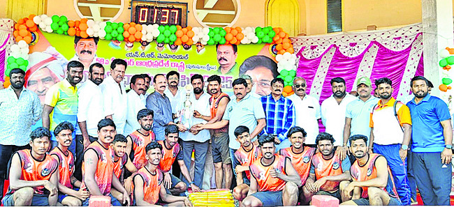 సీనియర్స్‌ ఖోఖో పోటీల్లో జిల్లాకు ద్వితీయ స్థానం2