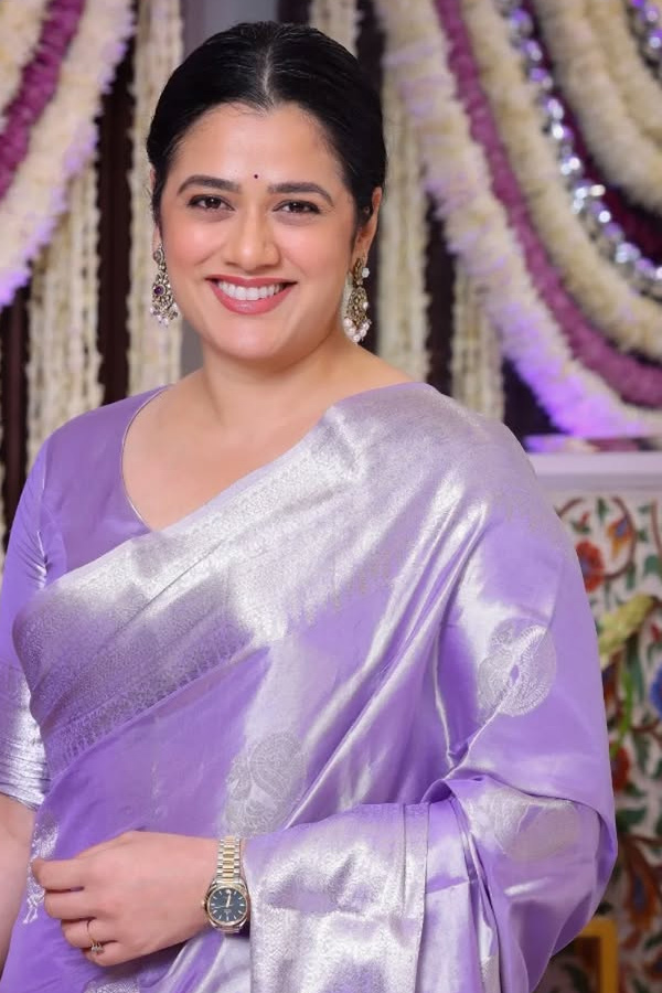 Actress Girija Oak Latest Stunning Photos12