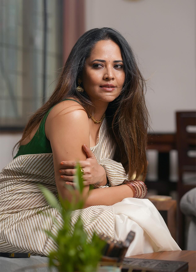 Actor Shivaji Comments : Anasuya Bharadwaj On Trending10