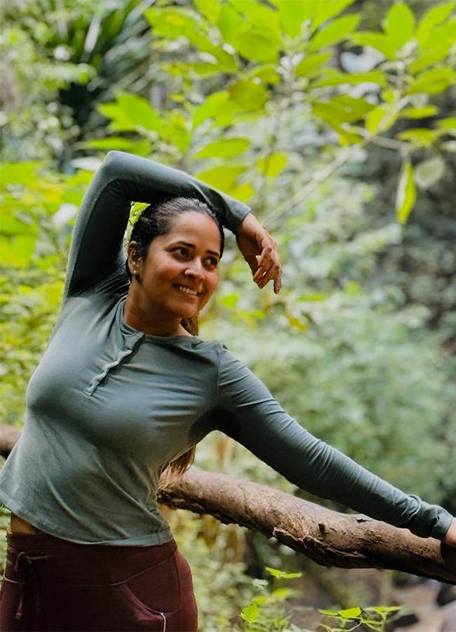 Actor Shivaji Comments : Anasuya Bharadwaj On Trending13