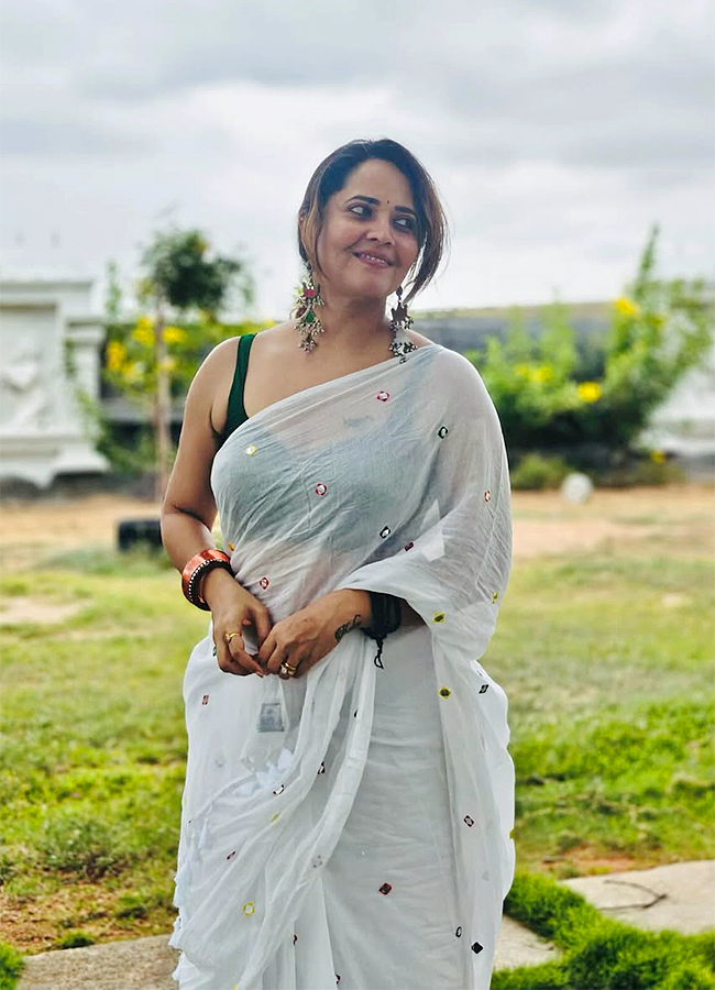 Actor Shivaji Comments : Anasuya Bharadwaj On Trending21