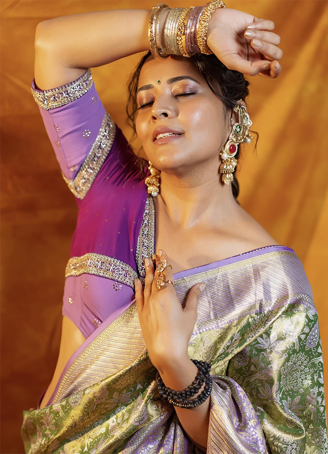 Actor Shivaji Comments : Anasuya Bharadwaj On Trending3