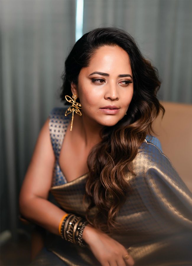 Actor Shivaji Comments : Anasuya Bharadwaj On Trending5