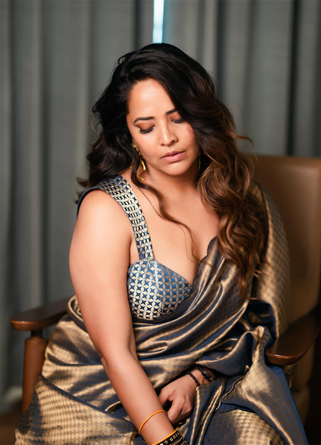 Actor Shivaji Comments : Anasuya Bharadwaj On Trending6