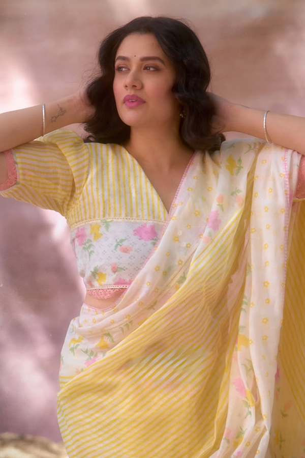 Actress Girija Oak Latest Stunning Photos5