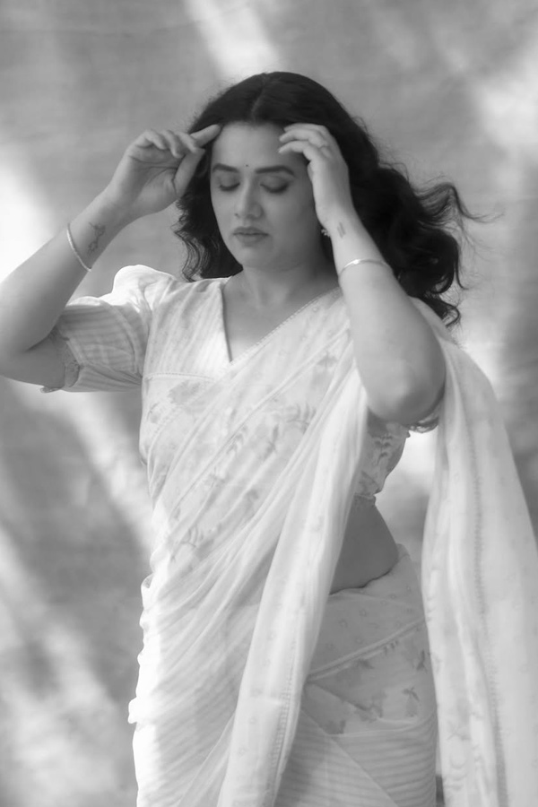 Actress Girija Oak Latest Stunning Photos6