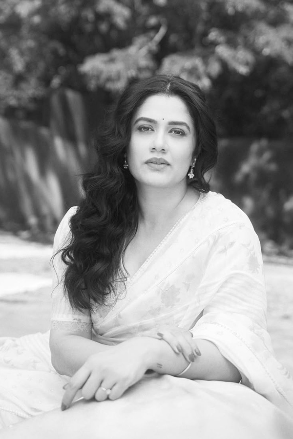 Actress Girija Oak Latest Stunning Photos8