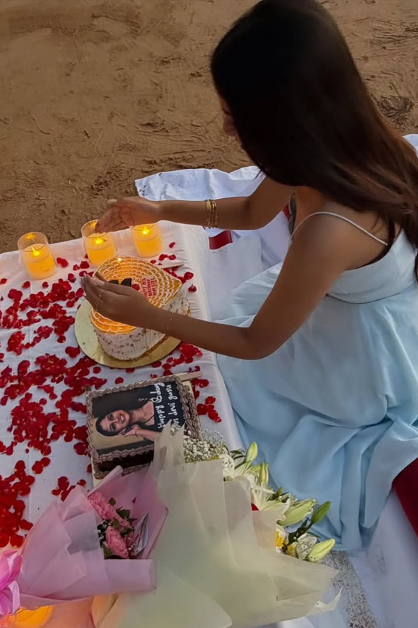Court Movie Beauty Sridevi Birthday celebration on The Beach Photos6