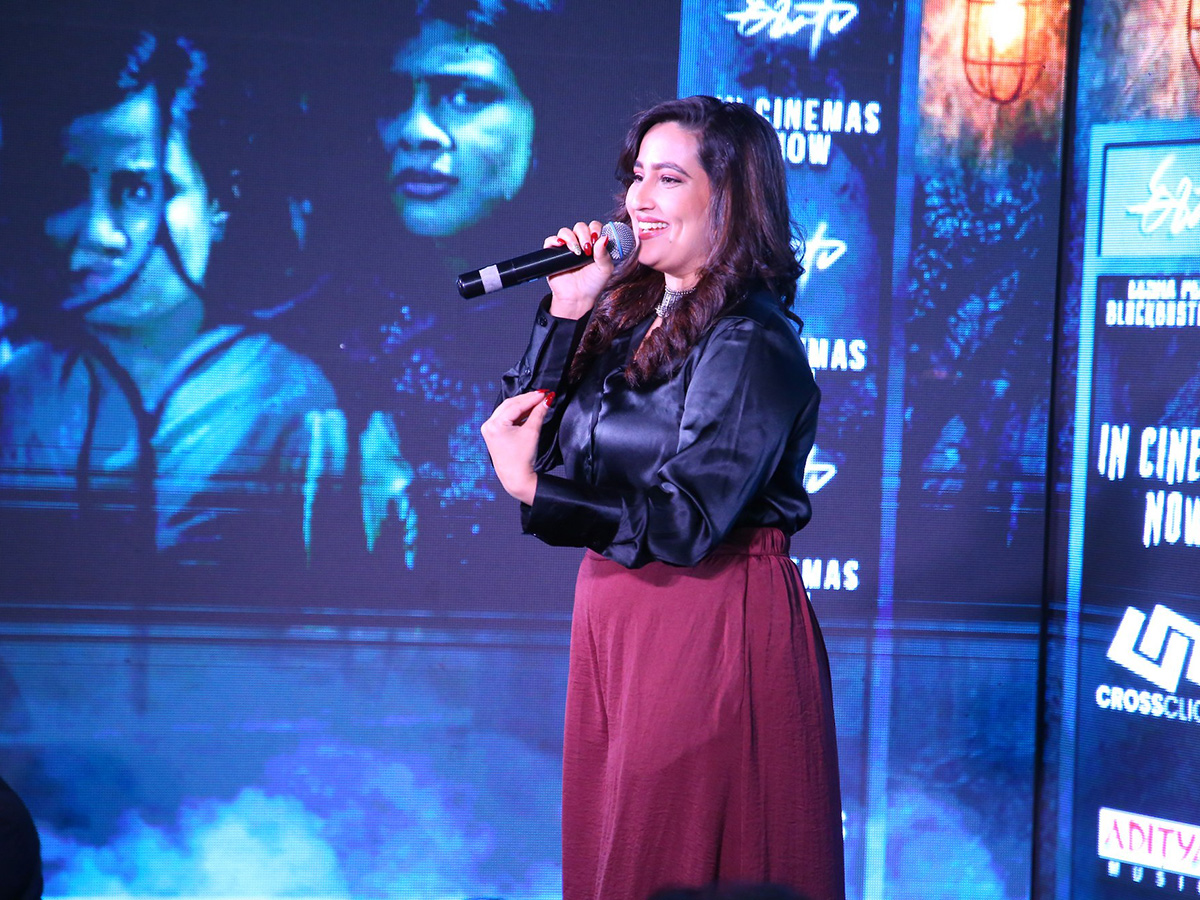 Hebah Patel : Eesha Movie Success Meet Photos14