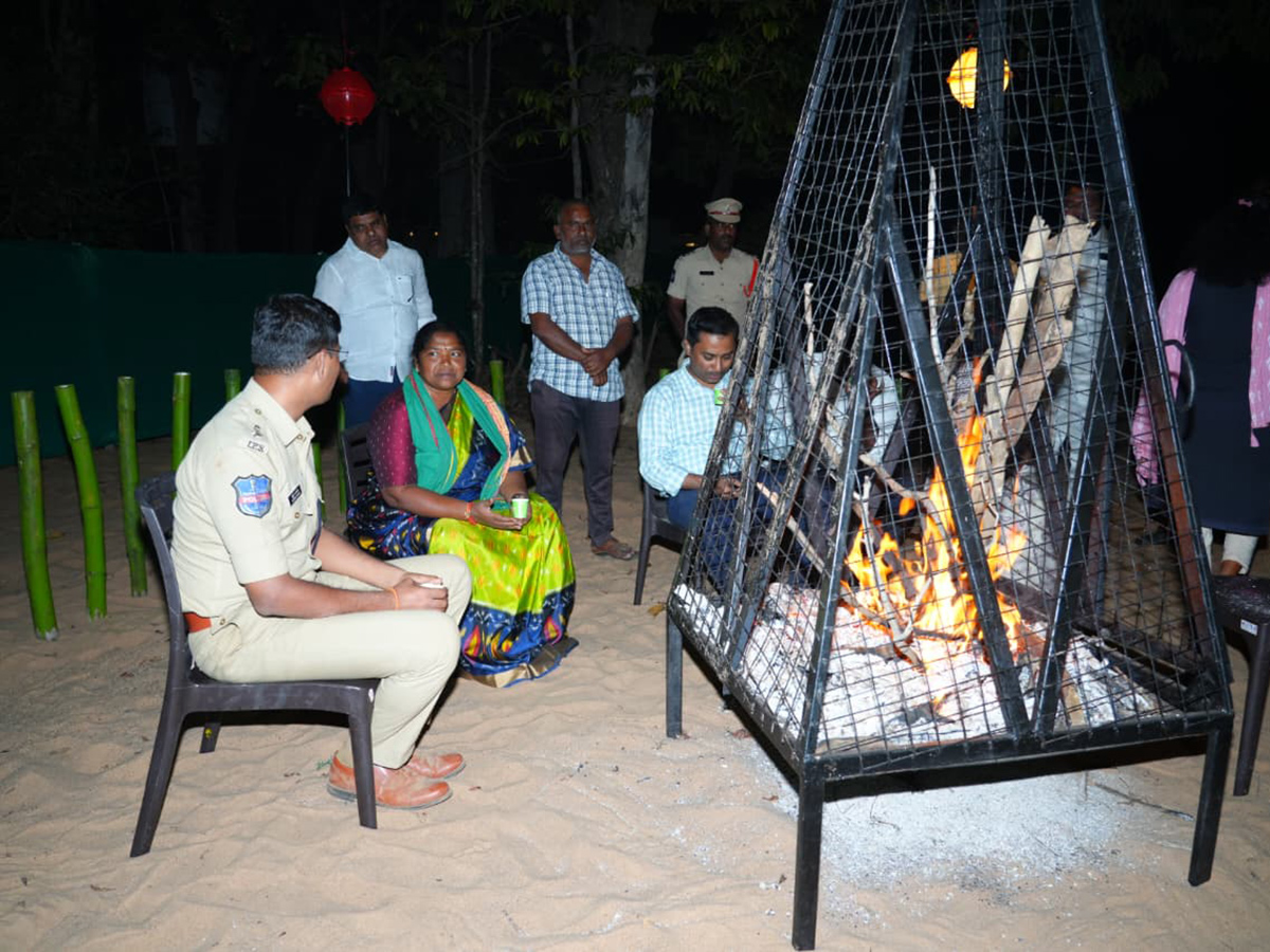 Huge Crowd At Medaram Sammakka Sarakka Temple17