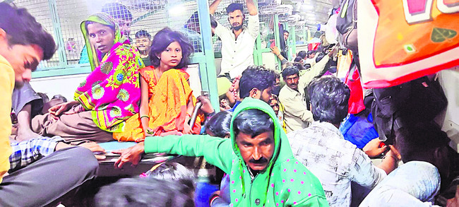 రైలు ప్రయాణం భారం !1