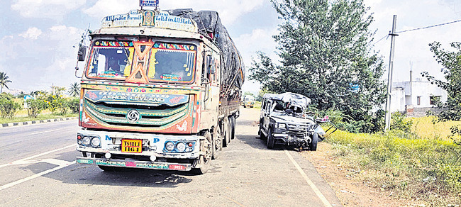 సాయంత్రం నాలుగు దాటితే చాలు దారి రుధిరం కోరుతోంది. అసుర2