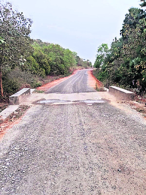 రేబాక–అల్లుమియ్యపాలెం రోడ్డుకు చంద్రగ్రహణం 1