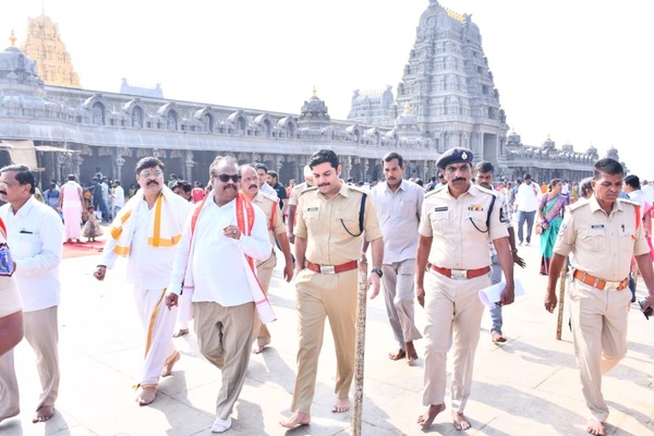 భక్తులకు ఇబ్బందులు తలెత్తకుండా ఏర్పాట్లు1