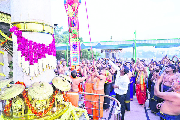 భక్తిశ్రద్ధలతో అయ్యప్ప మండల పూజ 1