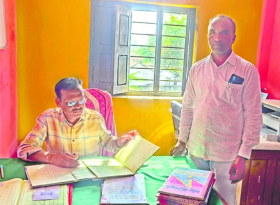 గాంధీ పేర్లు లేకుండా బీజేపీ కుట్ర1