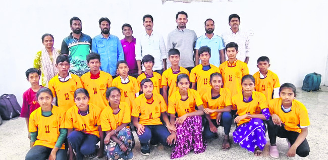 జాతీయ స్థాయి  హాకీ పోటీలకు ఎంపిక 3