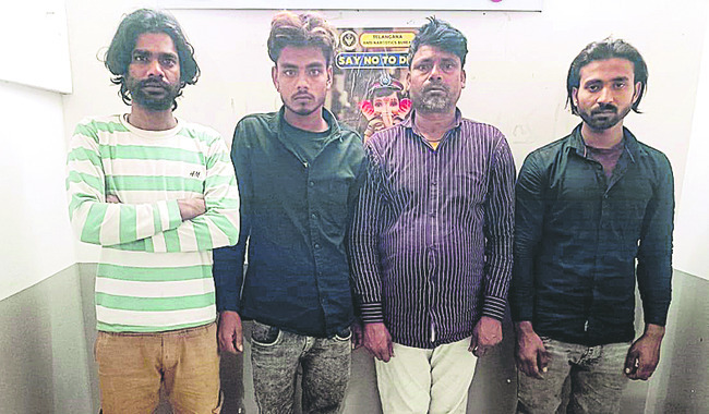 గంజాయి విక్రేతల అరెస్ట్‌ 1