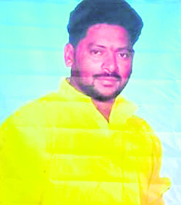 రోడ్డు ప్రమాదంలో  వ్యక్తి దుర్మరణం
1