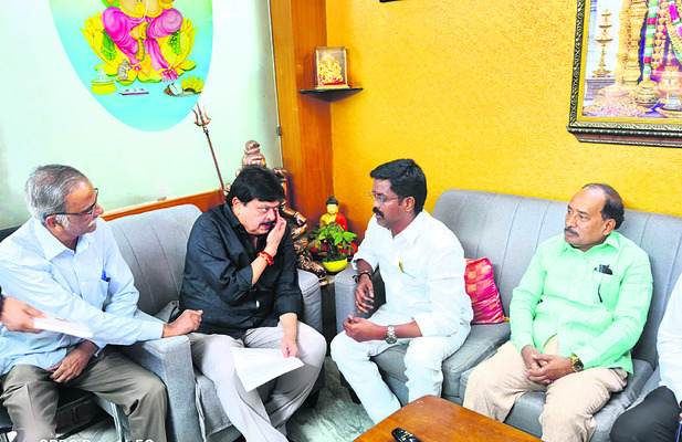 చెర్వుగట్టులో తలనీలాల సేకరణకు వేలం
1