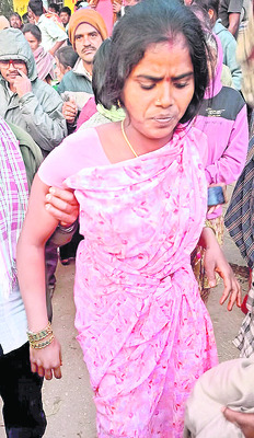 యూరియా కోసం బారులు1