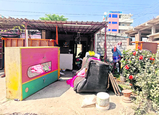 పోలీసుల సాక్షిగా.. విధ్వంసం1