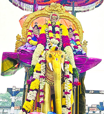 బలరామావతారంలో  వైకుంఠవాసుడు 
3