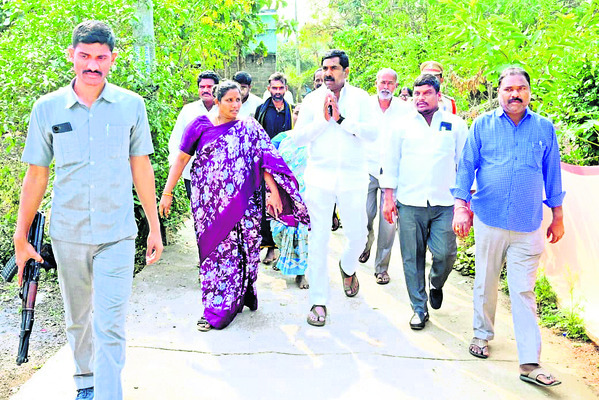 గ్రామాల్లో సమస్యల పరిష్కారానికి కృషి
1