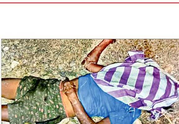  ● న్యాయం చేయాలని  గ్రామస్తుల ఆందోళన  ● తట్టుకోలేక తండ్1