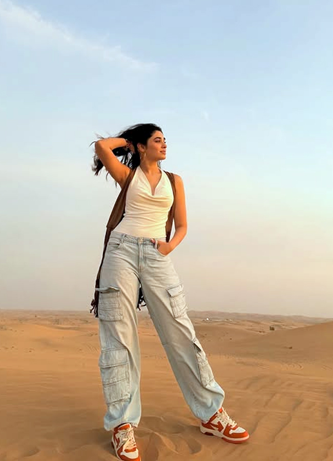 Uppena movie beauty Krithi Shetty enjoying her vacation in Abu Dhabi: Photos2