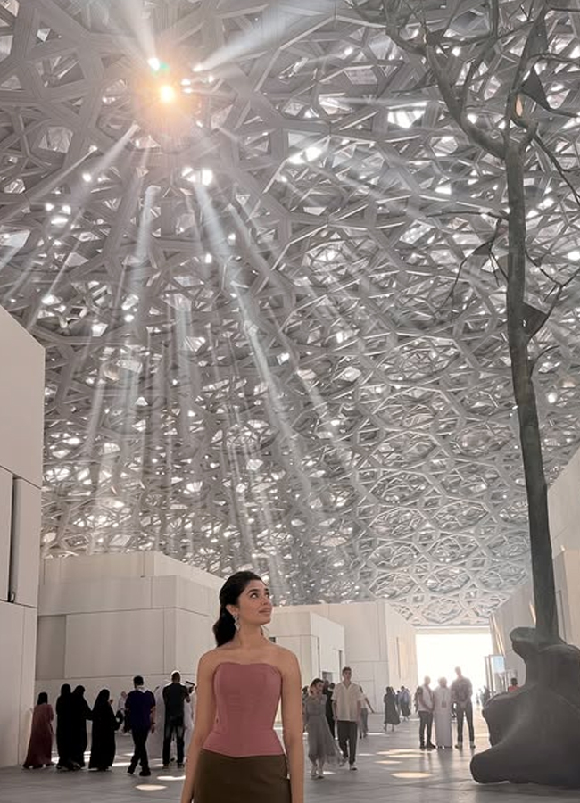 Uppena movie beauty Krithi Shetty enjoying her vacation in Abu Dhabi: Photos11