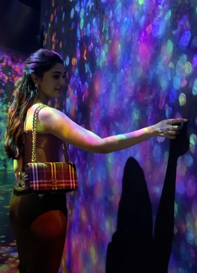 Uppena movie beauty Krithi Shetty enjoying her vacation in Abu Dhabi: Photos16