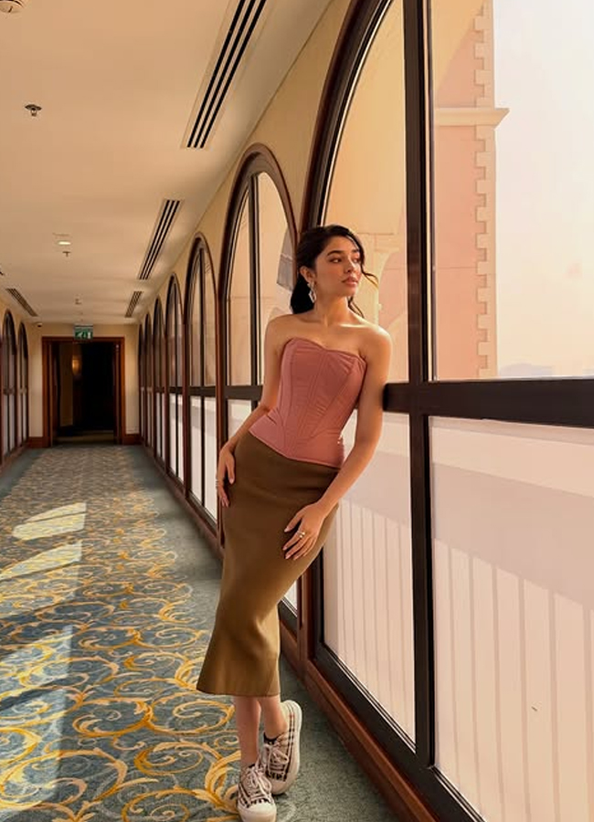 Uppena movie beauty Krithi Shetty enjoying her vacation in Abu Dhabi: Photos6