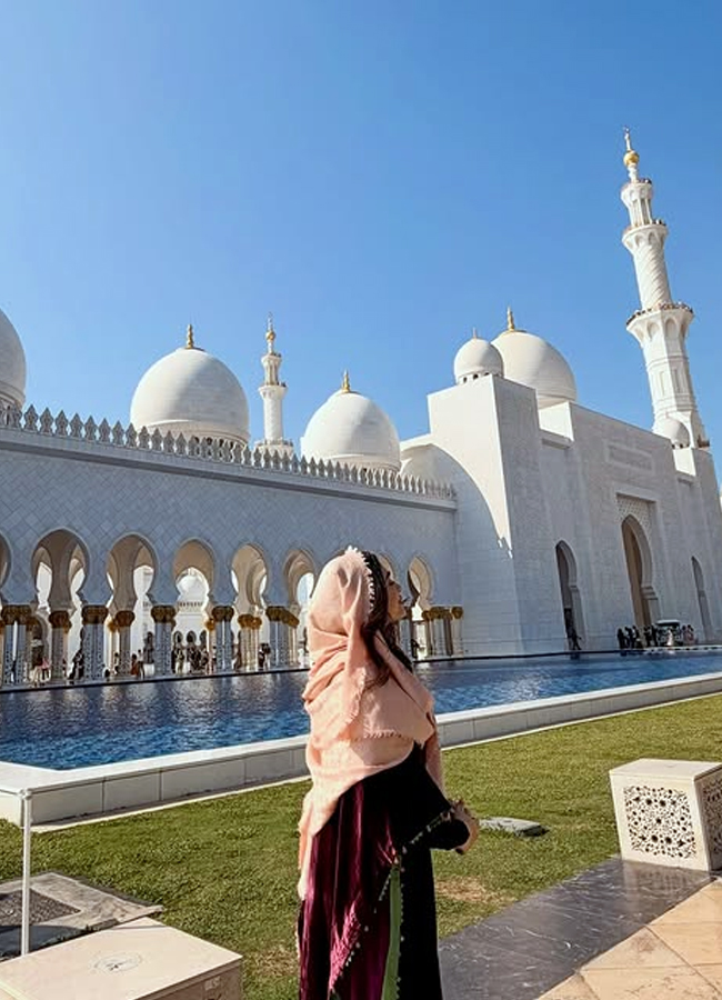 Uppena movie beauty Krithi Shetty enjoying her vacation in Abu Dhabi: Photos10