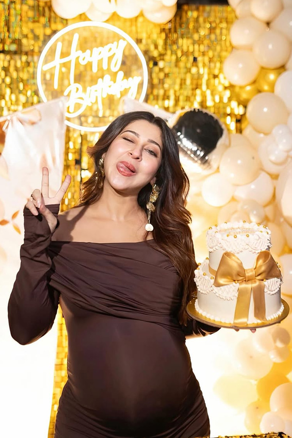Sonarika Bhadoria Celebrating Birthday With Baby Bump Photos2