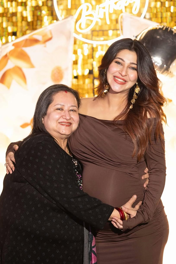 Sonarika Bhadoria Celebrating Birthday With Baby Bump Photos11