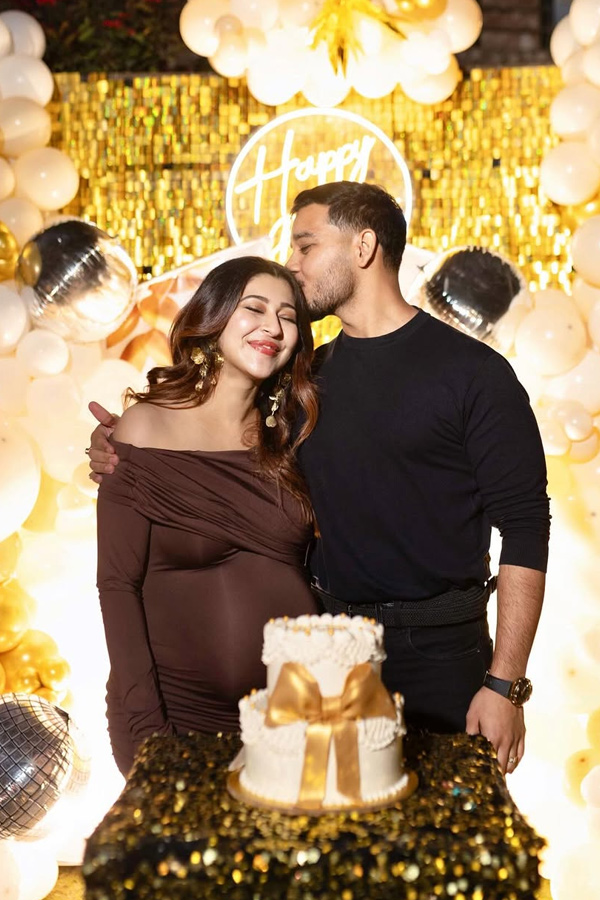 Sonarika Bhadoria Celebrating Birthday With Baby Bump Photos17