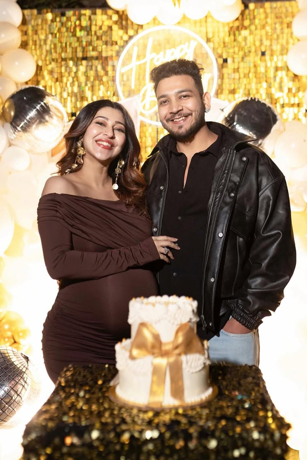 Sonarika Bhadoria Celebrating Birthday With Baby Bump Photos4