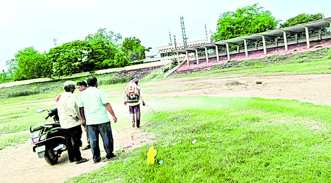 ఆటలపై మాటల్లోనే కోటలు! 1