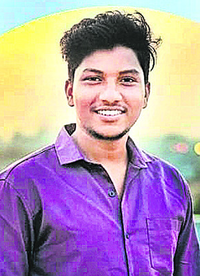 బైకు నుంచి పడి  నవ వరుడు మృతి 1