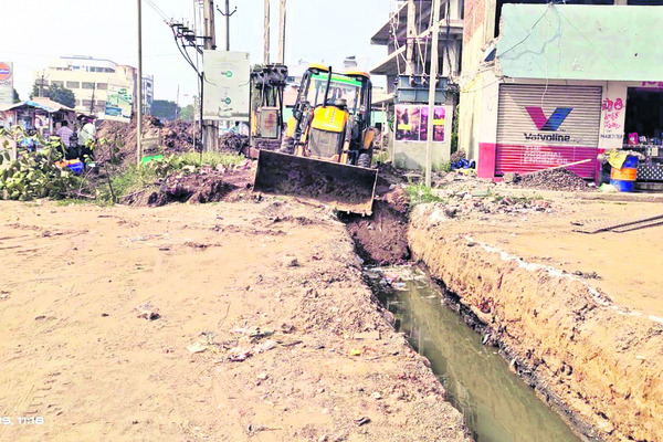 సంక్షేమం.. దూరం 1