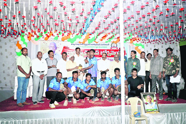 ముగిసిన  బాల్‌బ్యాడ్మింటన్‌ టోర్నీ 1