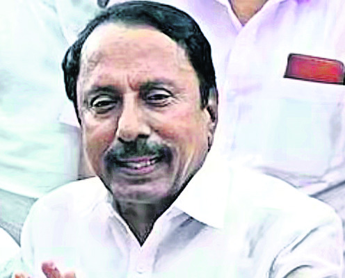 విజయ్‌ వైపు అన్నాడీఎంకే మాజీల చూపు 
1