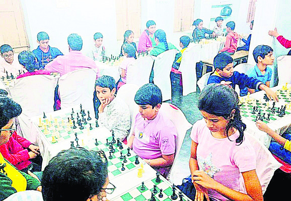 పెట్రోల్‌ బంక్‌ యజమానికి రూ.50వేలు అపరాధ రుసుం 1