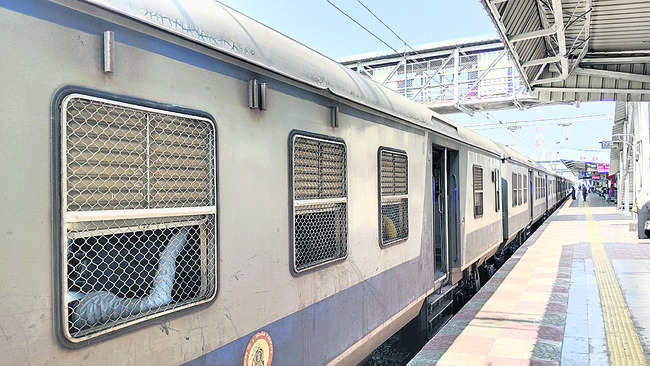 బోధన్‌ రైలుకు బోర్డేది..!1